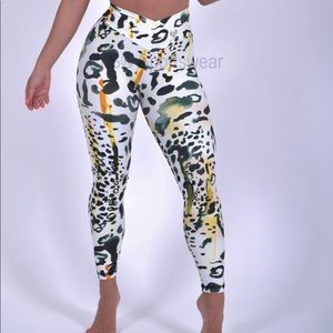CLS SPORTSWEAR SMALL CHEETA COLOR LEGGINGS
